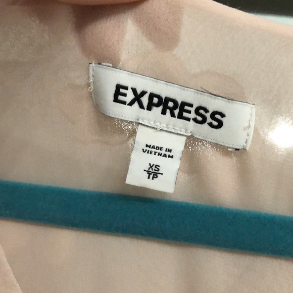 048. 💕Express Pink Floral Ruffle Sleeve Top - Picture 5 of 6